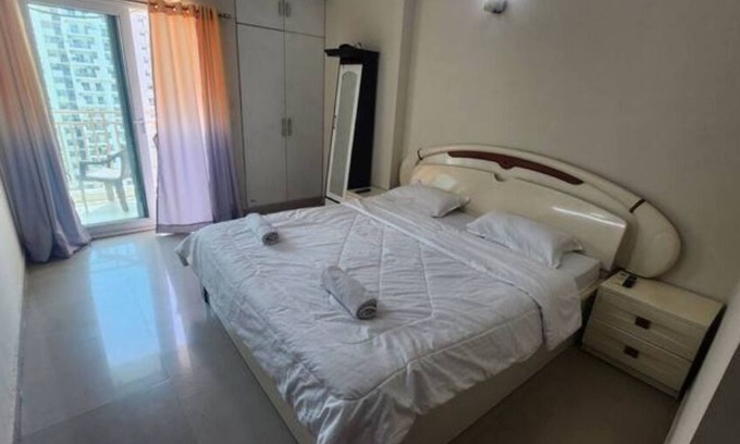 Noida Appartement | 3BHK/2BHK Pool facing oasis