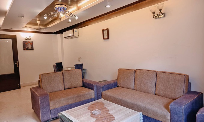 Greater Kailash Appartement | Aesthetic 3BHK Apartment in Greater Kailash-1, M Block Market
