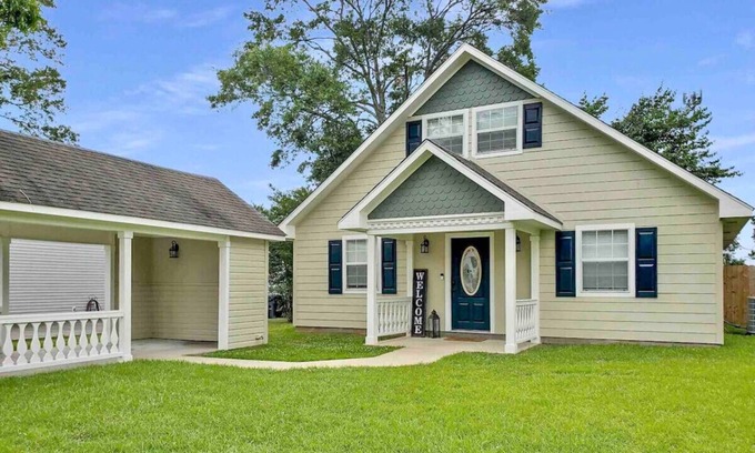 Leesville Maison | 3BR/2B in the heart of Leesville, Southern Comfort