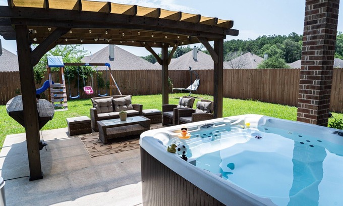 Tyler Maison | 3BR/2BA Home w/ Jacuzzi and Kids Playground
