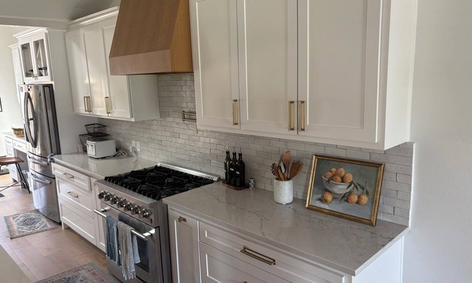 Old Lake Highlands Maison | 3BR/2BA l Fenced | Pets OK