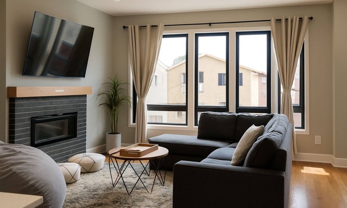 West Side Copropriété | Urban Nook in Jersey City with Roofdeck and fireplace, close to NY