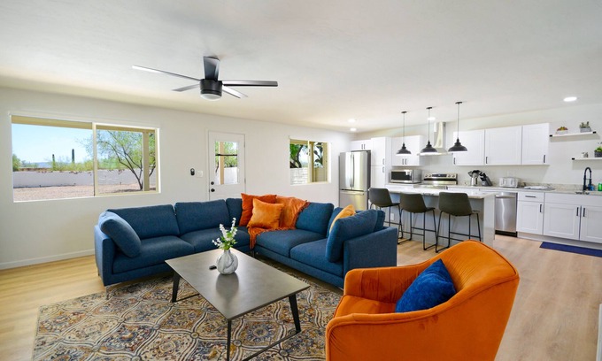 Casas Adobes Maison | 3BR, 2BR, Sleeps 10, Pet Friendly