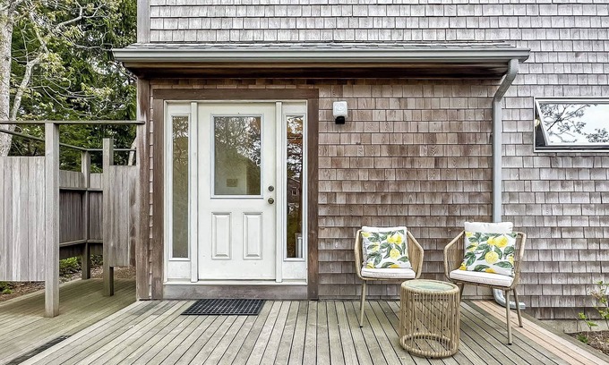 Katama Maison | 3BR Coastal Retreat in Quiet Edgartown Neighborhood