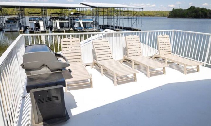 Cadiz Location De Bateaux | 3BR Floating Cabin 2: Dog Friendly!