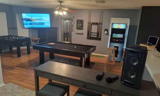 Braun's Farm Maison | 3BR Fun Retreat: Game Room & Attractions Nearby!
