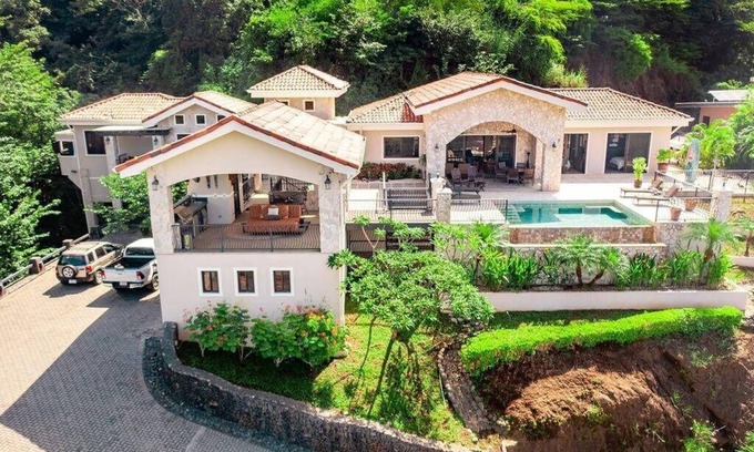Coco Villa | Luxurious 3 Bedroom Villa