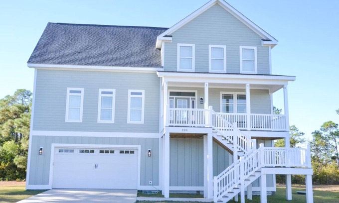 Oak Hammock Maison | 3BR Harkers Island Dream! King bed! WaterViews