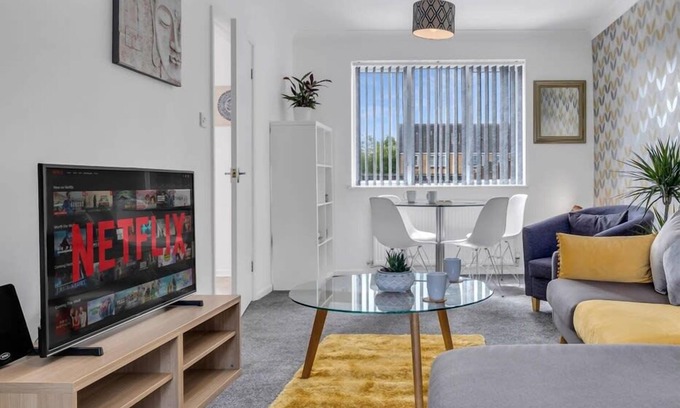 West Bromwich Maison | 3BR Home in West Bromwich| Garden & Free Parking