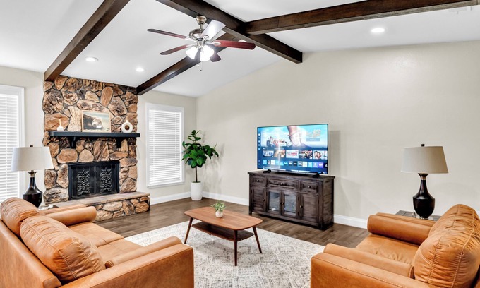 South Arlington Maison | 3BR in Epic Central Area near AT&T Cowboy Stadium - Dallas