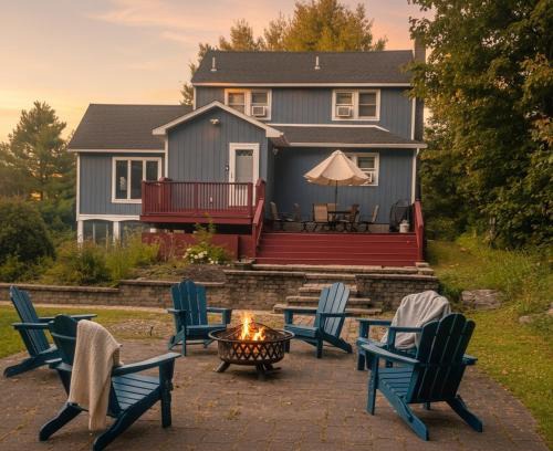 Lake Luzerne-Hadley Appartement | 3BR Lake Luzerne Retreat with Game Room & Hot Tub