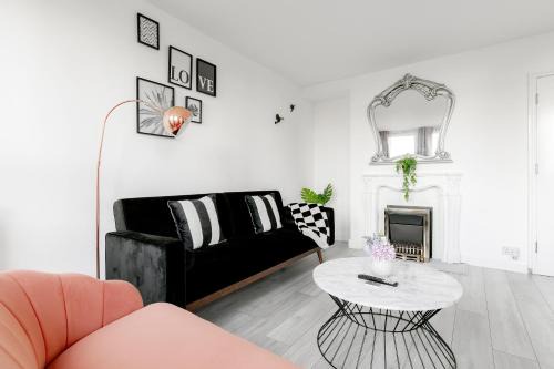 Lansbury Appartement | 3BR Off A13 , Sleeps 6, 2mins to Langdon DLR,Free Parking
