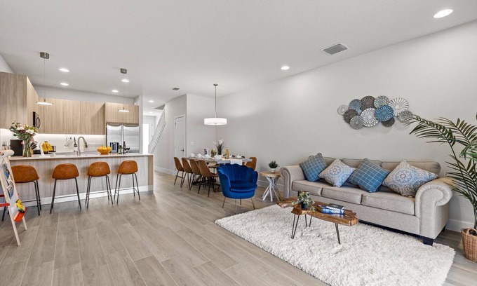 Silver Creek Maison | 3BR Pool Home + Bonus Lounge w/Daybed WiFi Sleeps 10