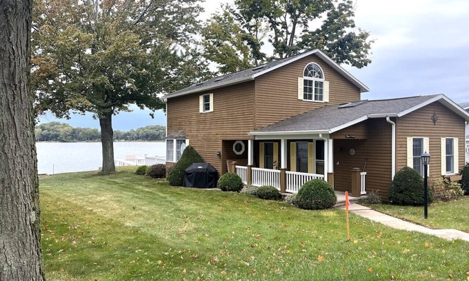 Mannsville Maison | 3BR Sandy Pond LAKE HOUSE | Dock | Fire Pit | Pets