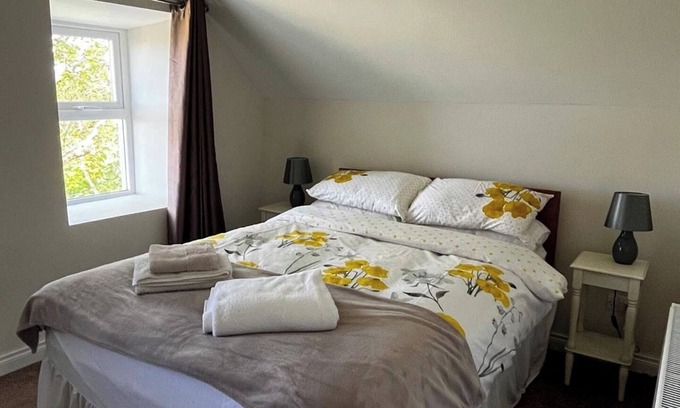 Falcarragh Cottage | 3br-Sea View-Fireplace-Garden-Free Parking