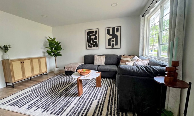 Gahanna Maison | 3BR SFH made for easy comfy stays