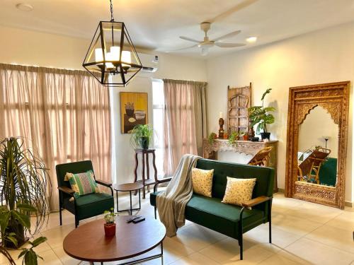 Brickfields Appartement | 3BR Vintage design Level 26, KL Sentral City View