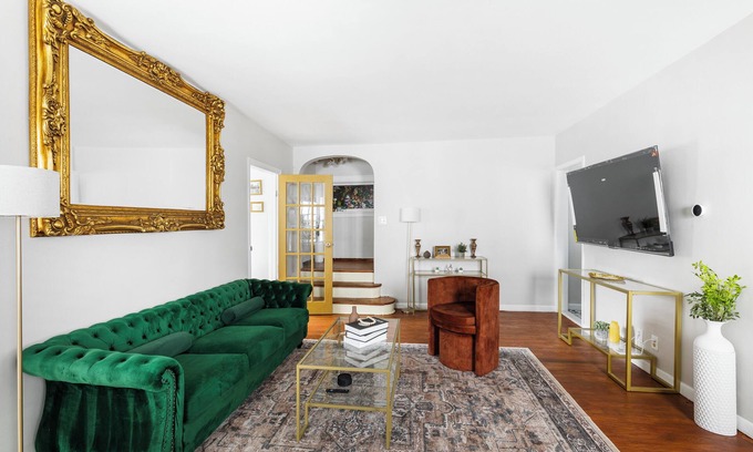 Queens Maison | 3BR w/Office+Basement/Utilities+Parking/Near LIRR