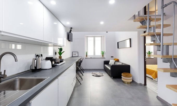Palace District Appartement | ⭐3in1 MODERN DESIGN - 3 Apartment TOGETHER ❤️AIRCO 5BEDROOMs 4BATHs 9BEDs