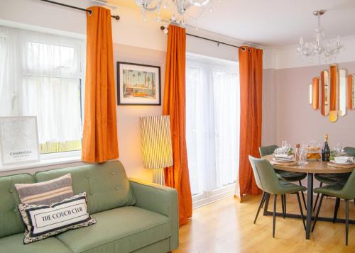 Sawston Appartement | 3x Bed Elegant House with Private Parking