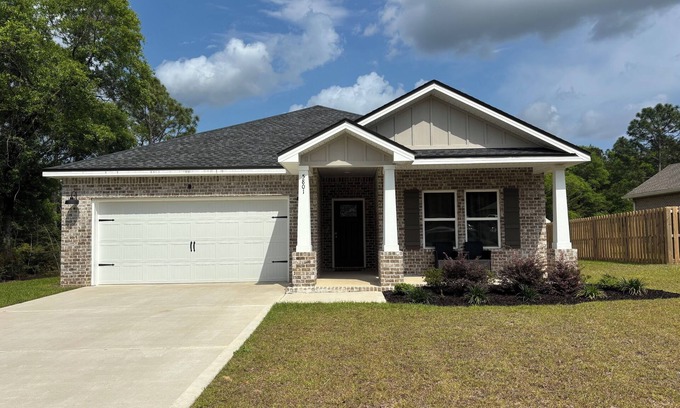 Crestview Maison | 4.0 Mi. to North Crestview 3-bedroom house, close to Base, Airport and Beach.