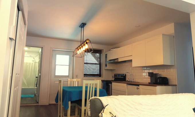 Centre-Ville Appartement | 4 1/2 tout inclus près des parcs!