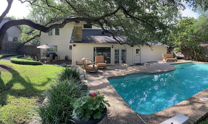 Bee Cave Woods Maison | 4/3 Lux Home w / pool 3mils toDwntwn, walk to ACL, 6 miles UT STADIUM * EMPLACEMENT *