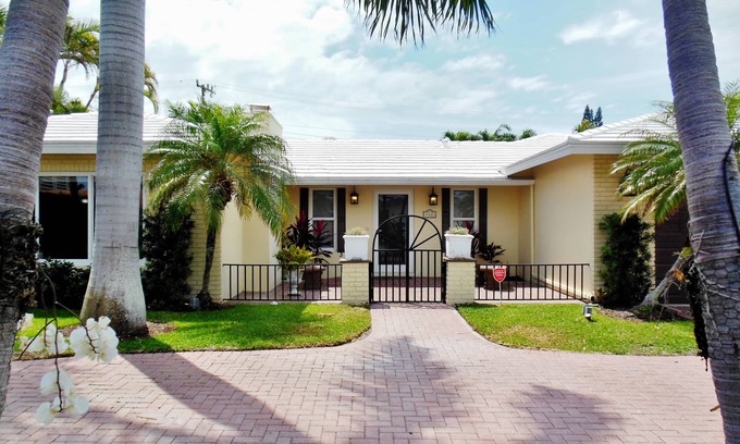 Boca Raton Maison | 4/2 Pool Home. Tropical, privé, courte promenade de la plage / Restrnts, classé 5 étoiles !!