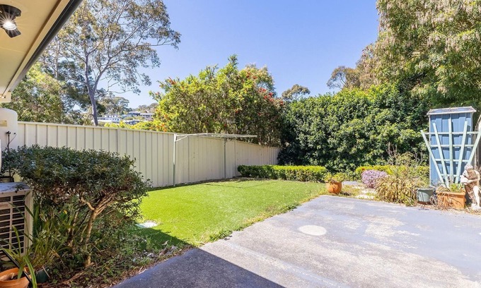 Corlette Maison | 4-49 Bonito St - small dog friendly, air con & Wi-Fi