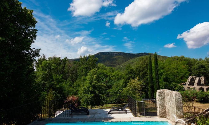 Sauve Maison | 4-5 pers (115 m² ) 2 chambres, 2 SdB, 2 WC grand séjour- salon cuisine ouverte