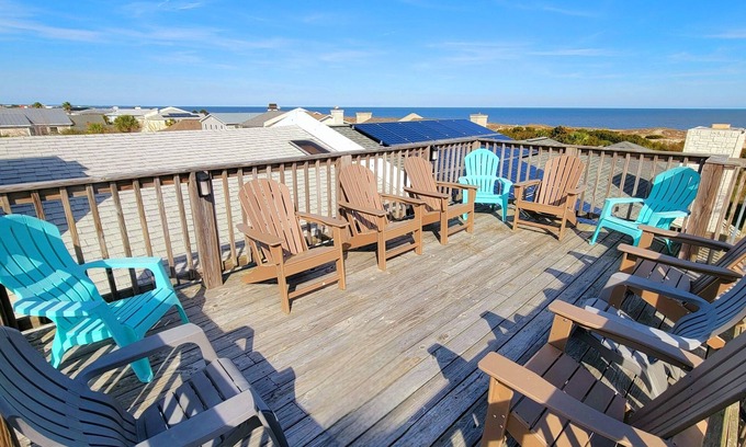 Savannah Beach Maison | 4-B 12th Street | Rooftop Deck, Steps to the Beach