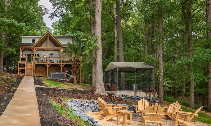 Mount Gilead Maison | 4 bd Lakefront Oasis with Hot Tub, Dock, FirePits, Blackstone grill, & lake toys