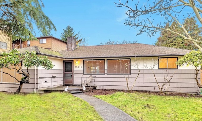 Seahurst Maison | 4 bed 2 bath retreat house only 12 miles from Seattle & Minutes 2 SeaTac Airport