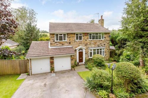 Bardsey Maison | 4-Bed House in Wetherby sleeps 8 near York