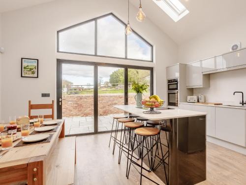 Dunstable Maison | 4 Bed in Dunstable 93632