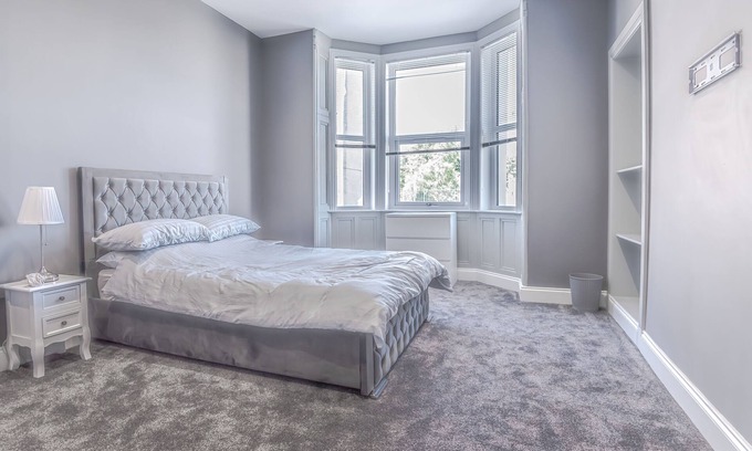 Kelty Maison | Beautiful modern open plan living with Hot Tub