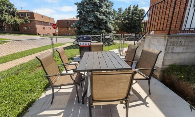 North Central Omaha Maison | 4 Bedroom, 2 Bath, Duplex, 4’ Fence, EV-Charger