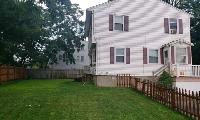 Manchester Maison | 4 bedroom/ 2 bathroom. Safe and quiet area