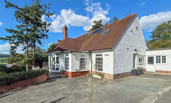 Kingswood Cottage | 4 bedroom accommodation in Welshpool