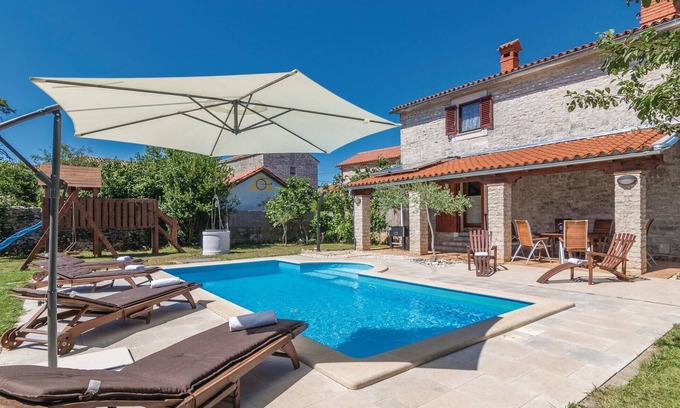 Cabrunici Maison | Superbe maison de 4 chambres à.
