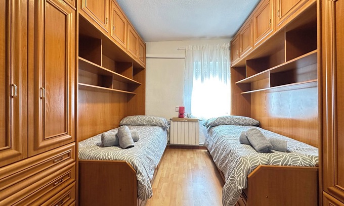 Villaverde Appartement | 4-BEDROOM APARTMENT, TERRACE, BATHROOM AND TOILET
