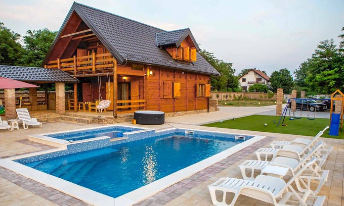 Vukovar Maison | Superbe maison de 4 chambres à Vukovar