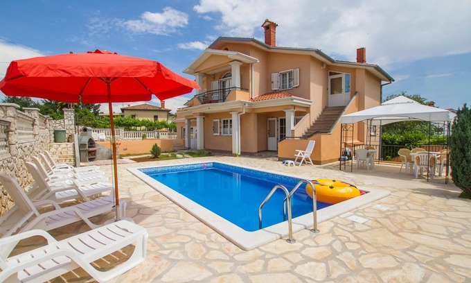Vinez Maison | Superbe maison de 4 chambres à Labin