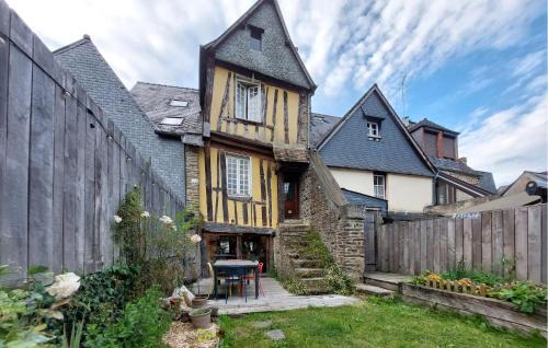 Montaubert - Rille - Saint-Sulpice Maison | 4 Bedroom Beautiful Home In Fougères
