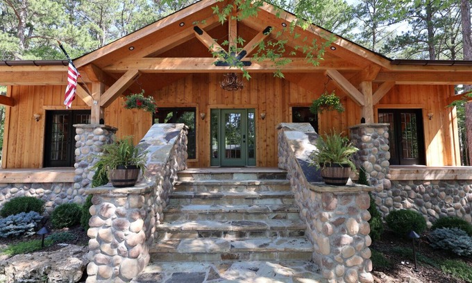 Imperial Cabine | 4 Bedroom Cabin Retreat