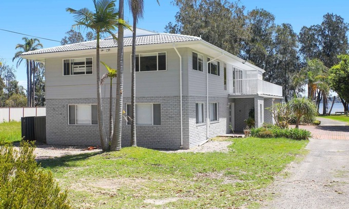 Sanctuary Point Maison | 4 Bedroom - Family Friendly home with direct access to the Basin