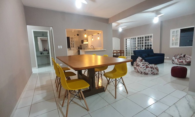 Balneario Praia do Pernambuco Maison | 4 bedroom holiday home on Pernambuco beach - Guarujá 18 persons SP