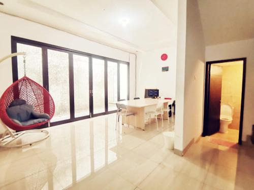 Jakarta Maison | 4-Bedroom Home in South Jakarta Nuansa Swadarma Residence by Le Ciel Hospitality
