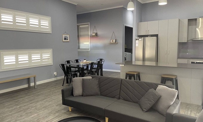 Thirlmere Maison | 4 Bedroom Home Thirlmere..Walk to NSW Rail Transport Museum