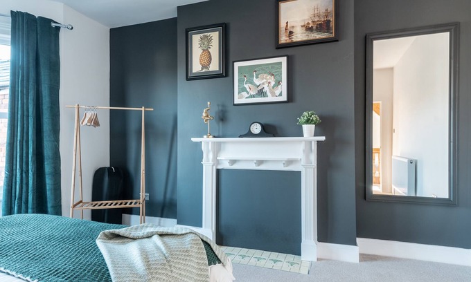 Newport Maison | 4 bedroom home w/ free parking - Tŷ Hapus Newport